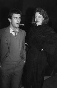 Mel Gibson, Sigourney Weaver 1983 Hollywood.jpg